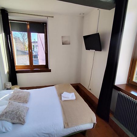 Hotel De La Place Loyettes 외부 사진