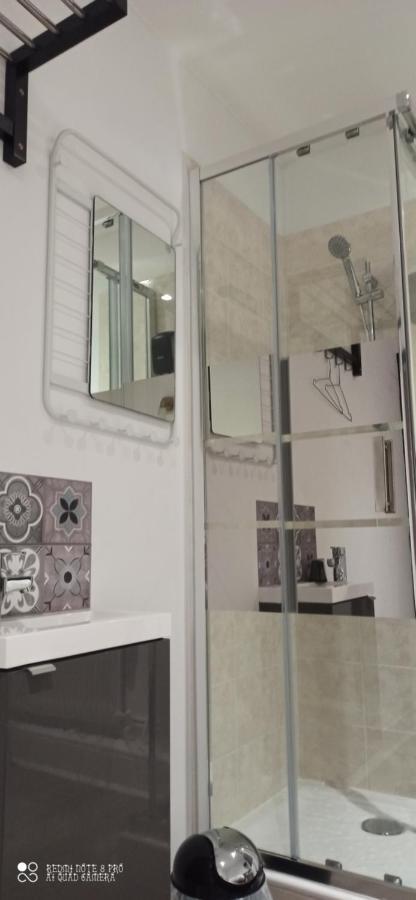 Hotel De La Place Loyettes 외부 사진