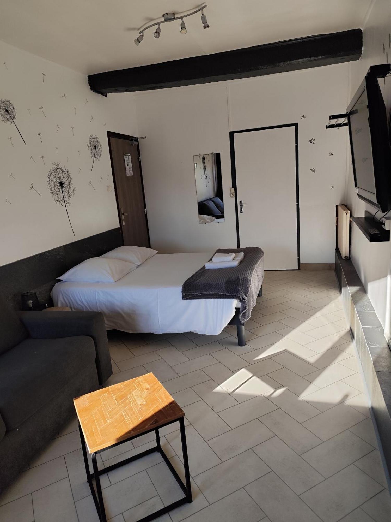 Hotel De La Place Loyettes 외부 사진