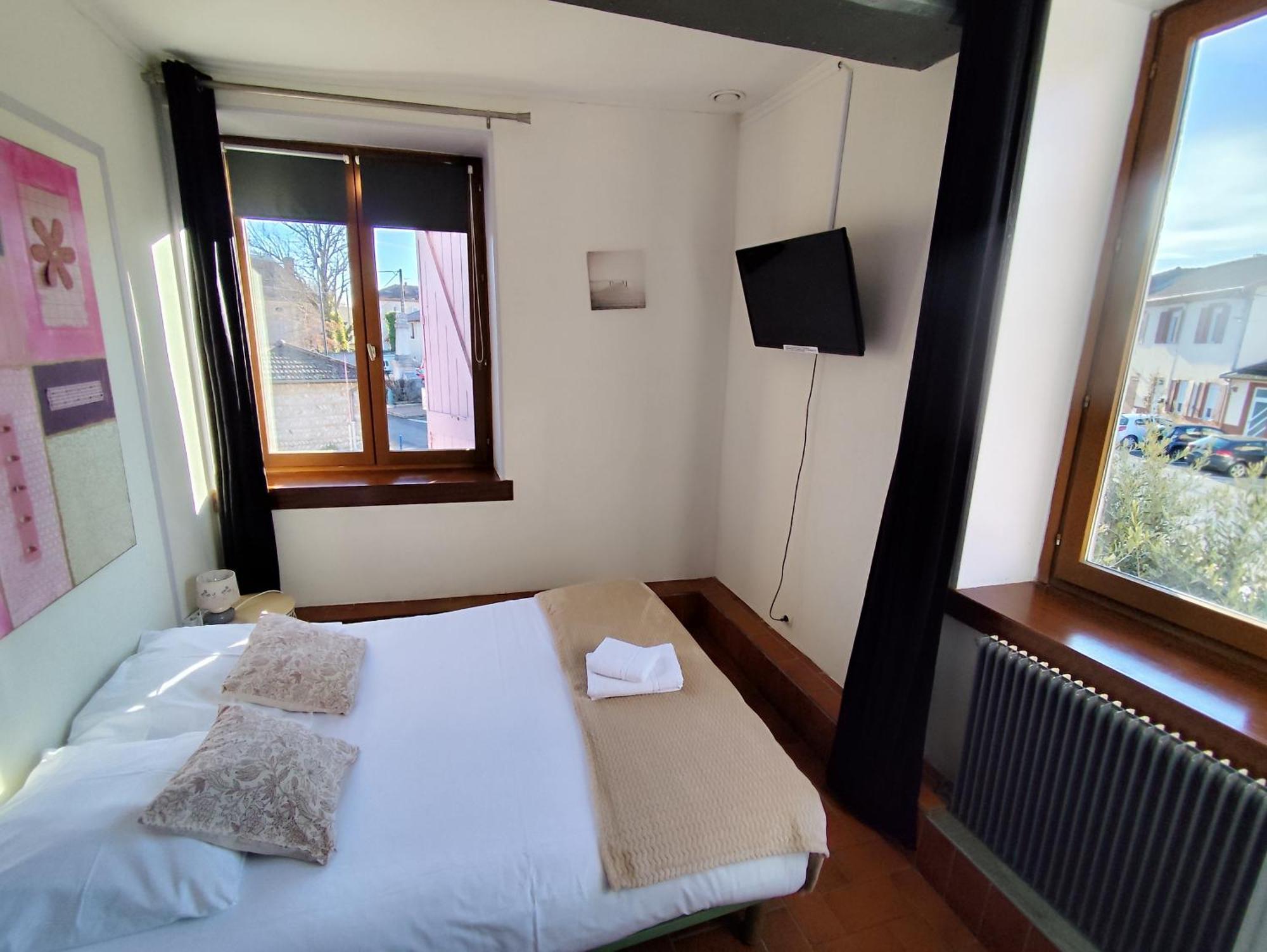 Hotel De La Place Loyettes 외부 사진