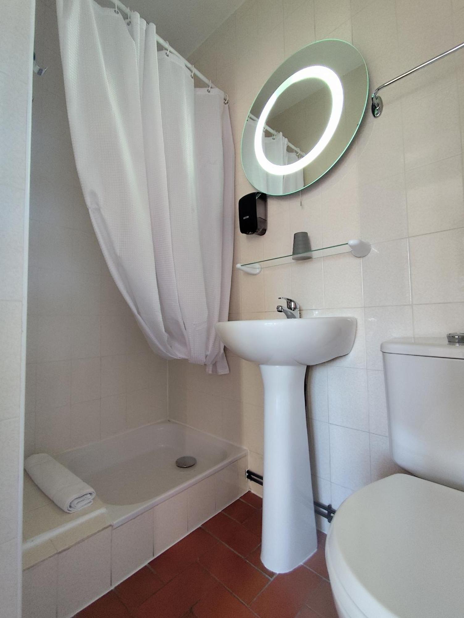 Hotel De La Place Loyettes 외부 사진
