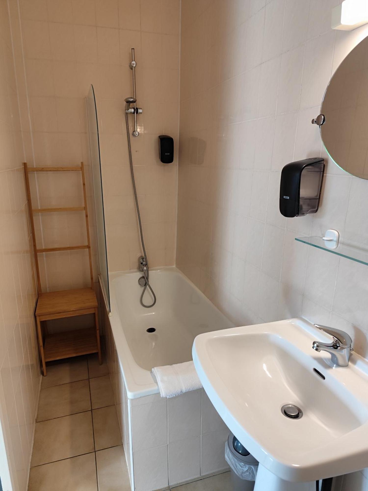 Hotel De La Place Loyettes 외부 사진