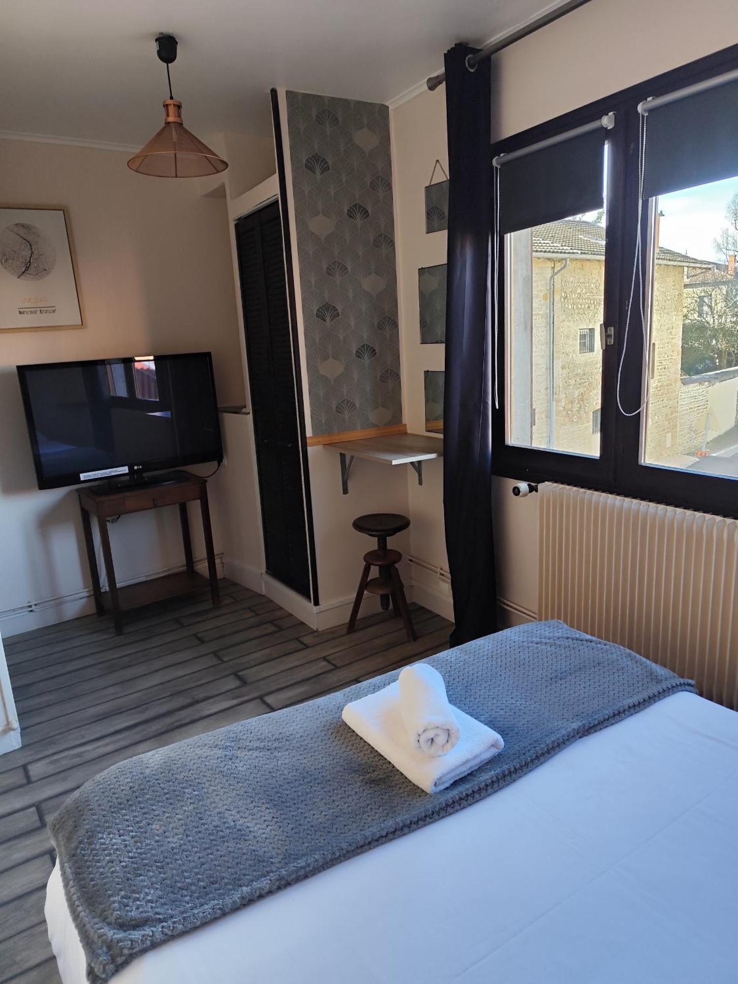Hotel De La Place Loyettes 외부 사진