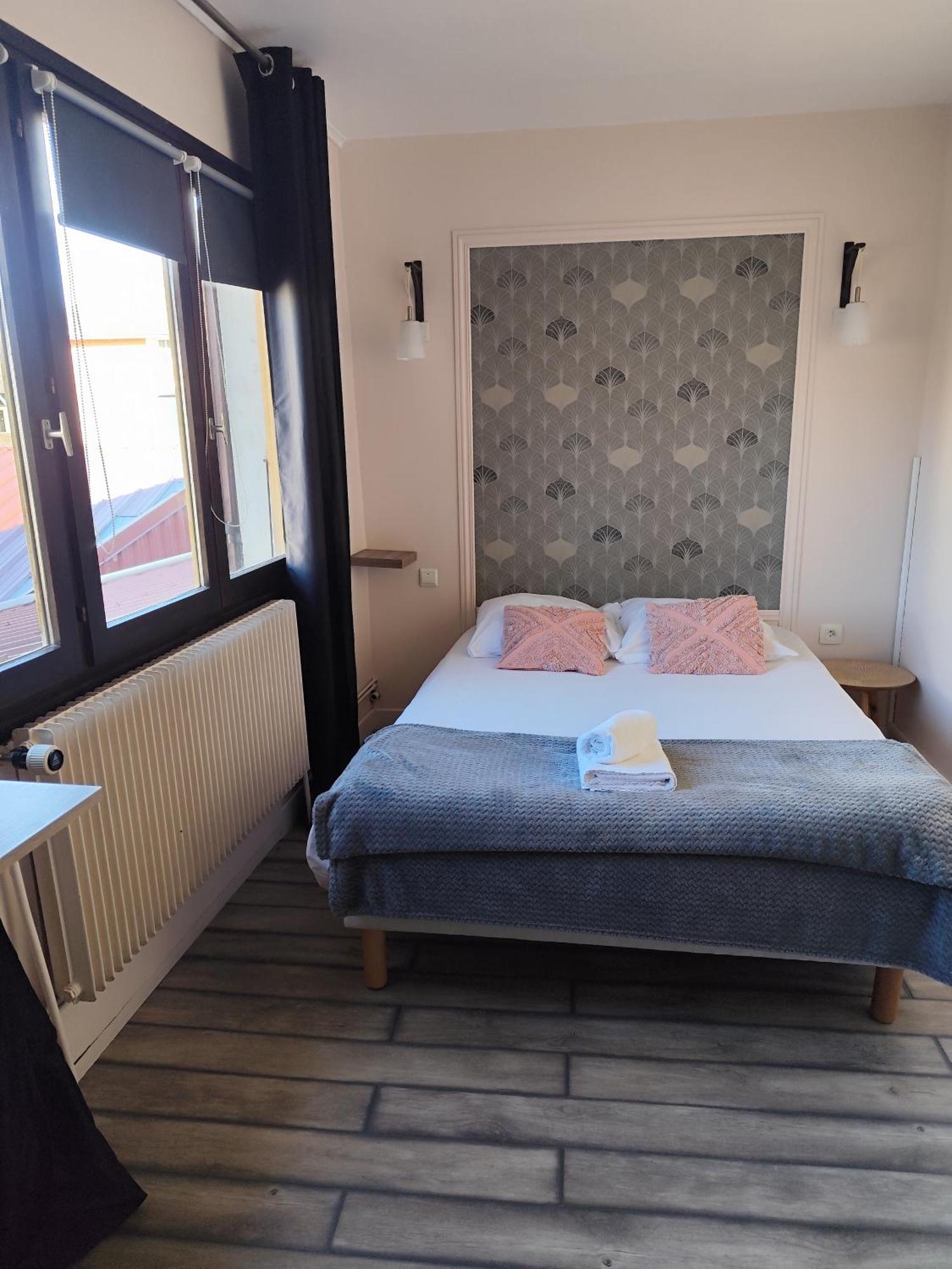 Hotel De La Place Loyettes 외부 사진