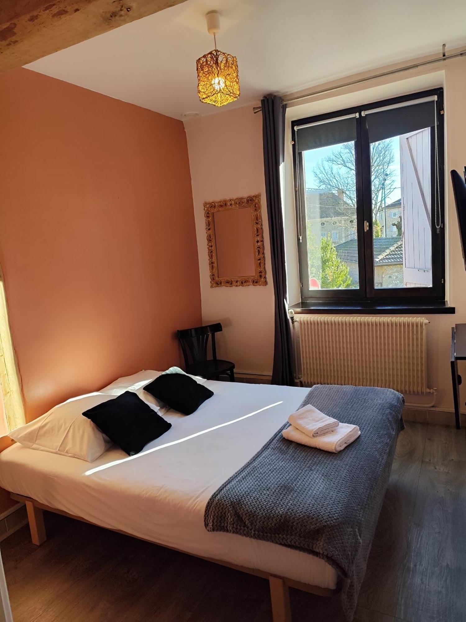 Hotel De La Place Loyettes 외부 사진