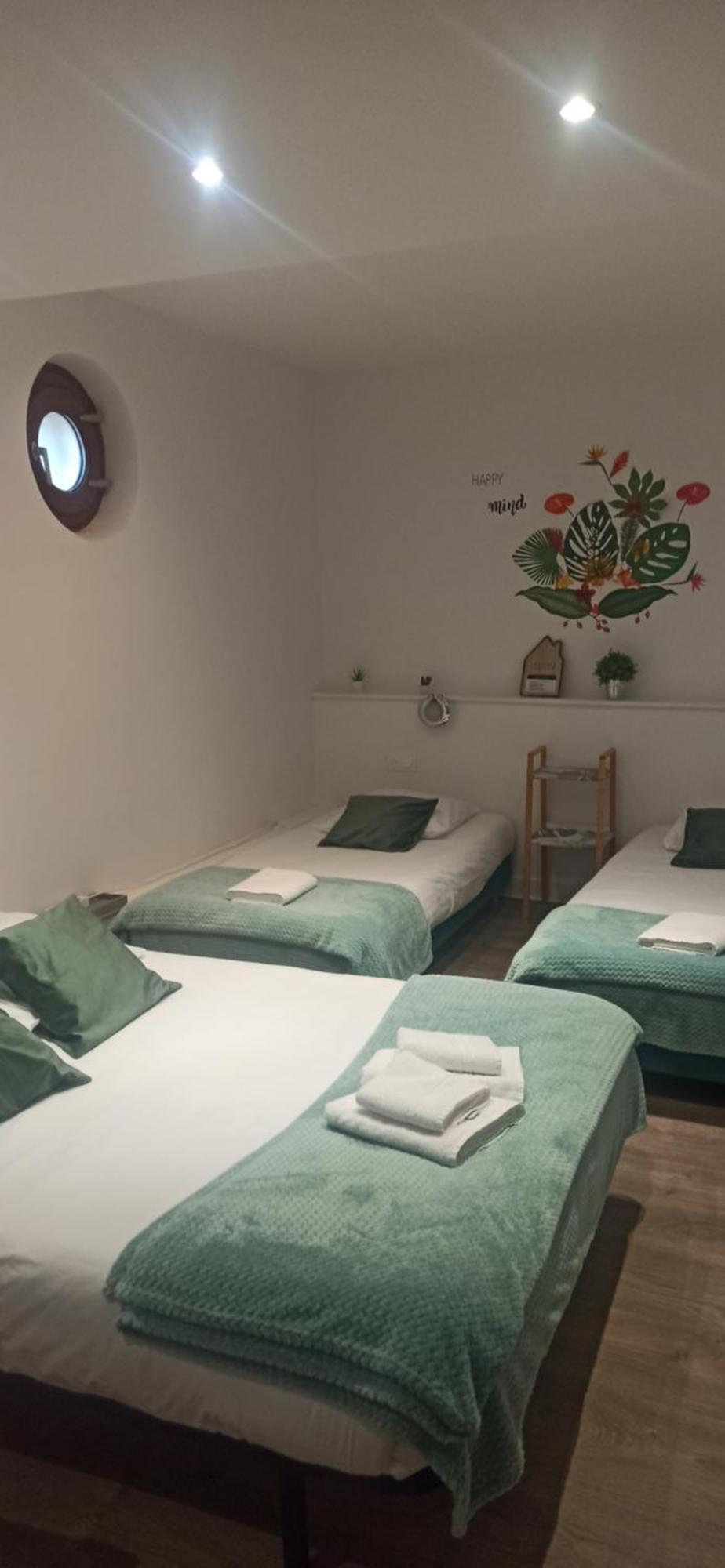 Hotel De La Place Loyettes 외부 사진